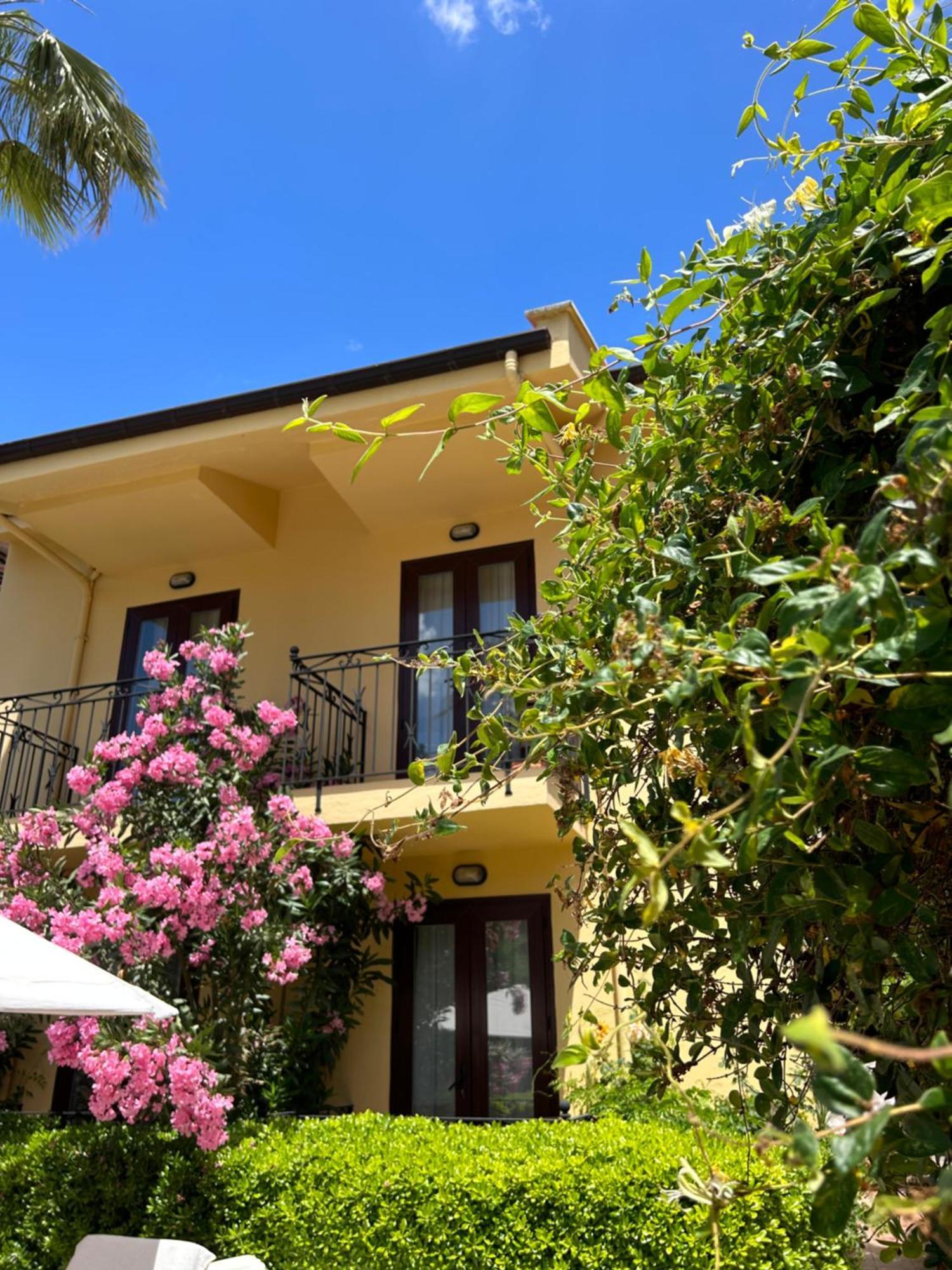 Villa Danlin Hotel Гьочек Екстериор снимка